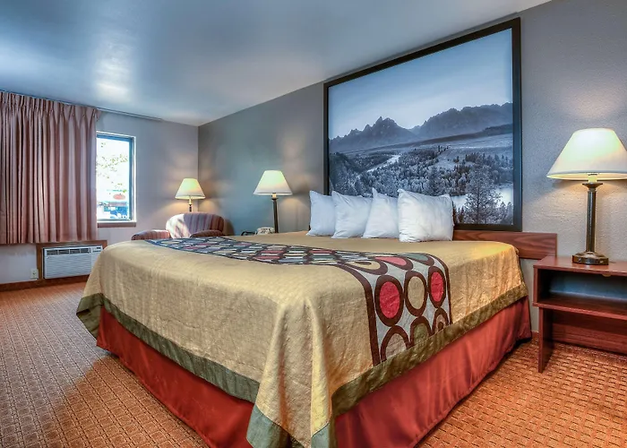 Super 8 By Wyndham Hole Motel