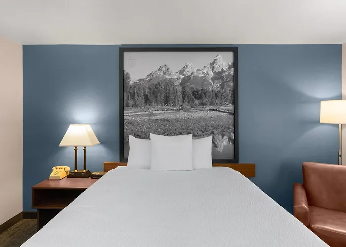 Super 8 By Wyndham Hole Motel 2*