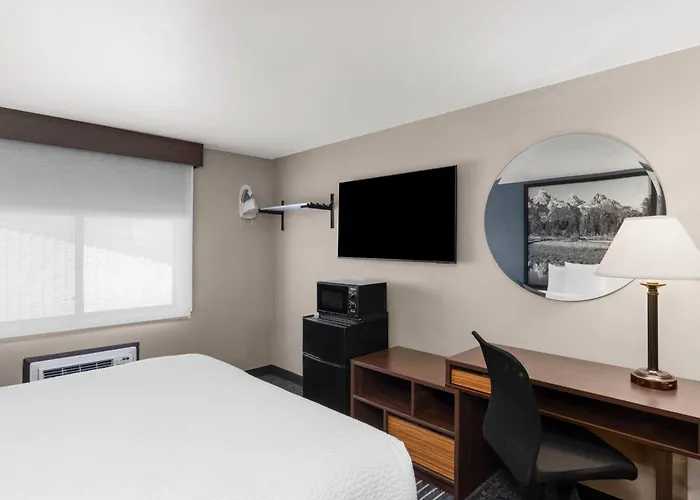 Motel Super 8 By Wyndham Hole 2*