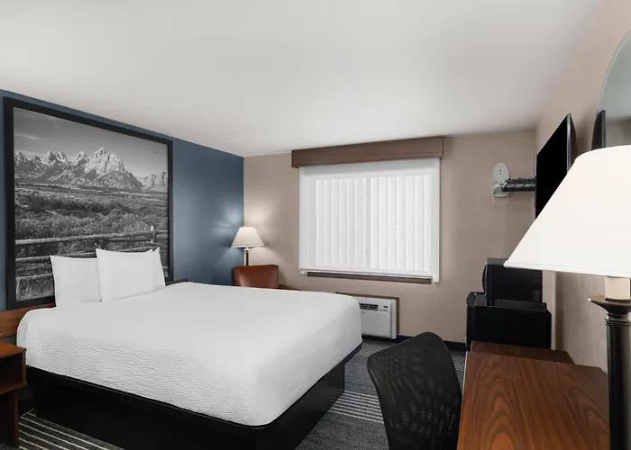Super 8 By Wyndham Hole Jackson