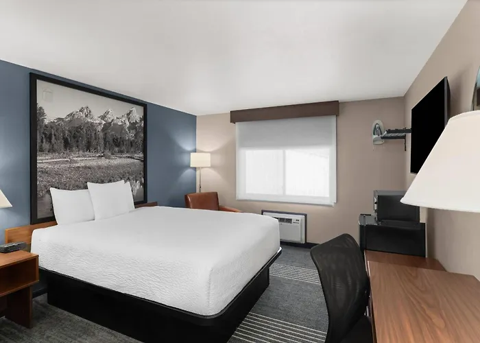 Super 8 By Wyndham Hole Jackson