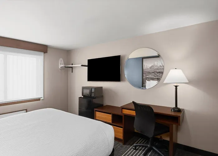 Super 8 By Wyndham Hole