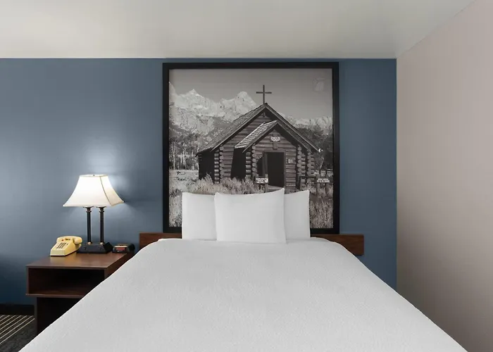 Super 8 By Wyndham Hole Motel 2*