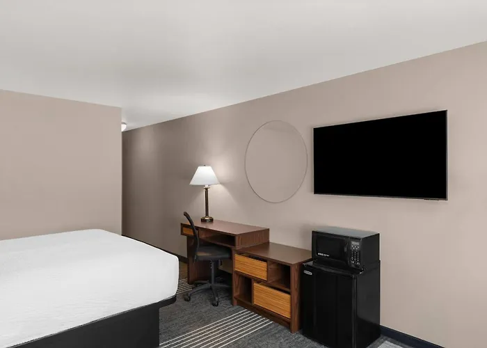 Motel Super 8 By Wyndham Hole 2*