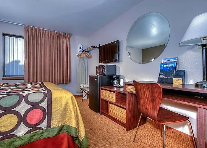 Super 8 By Wyndham Hole 2*