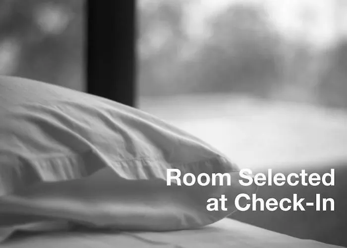 Super 8 By Wyndham Hole Motel 2*
