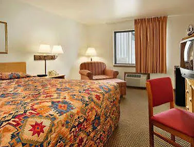 Super 8 By Wyndham Hole Motel 2*