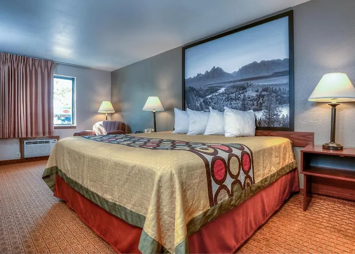 Super 8 By Wyndham Hole Motel